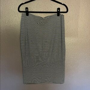 Old Navy Black and White Pencil Skirt